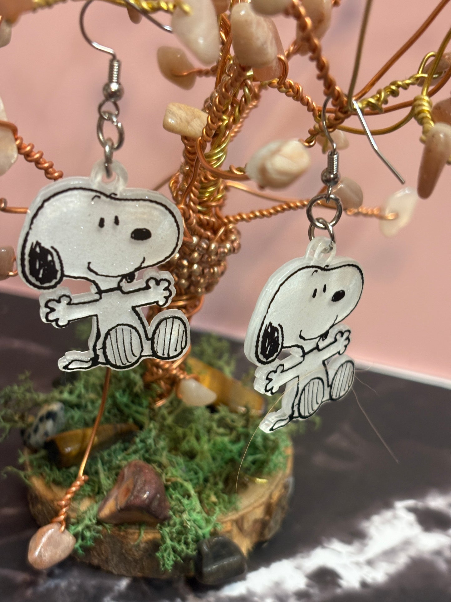 Snoopy Glitter Dangle Earrings – Sparkly Peanuts-Inspired Jewelry