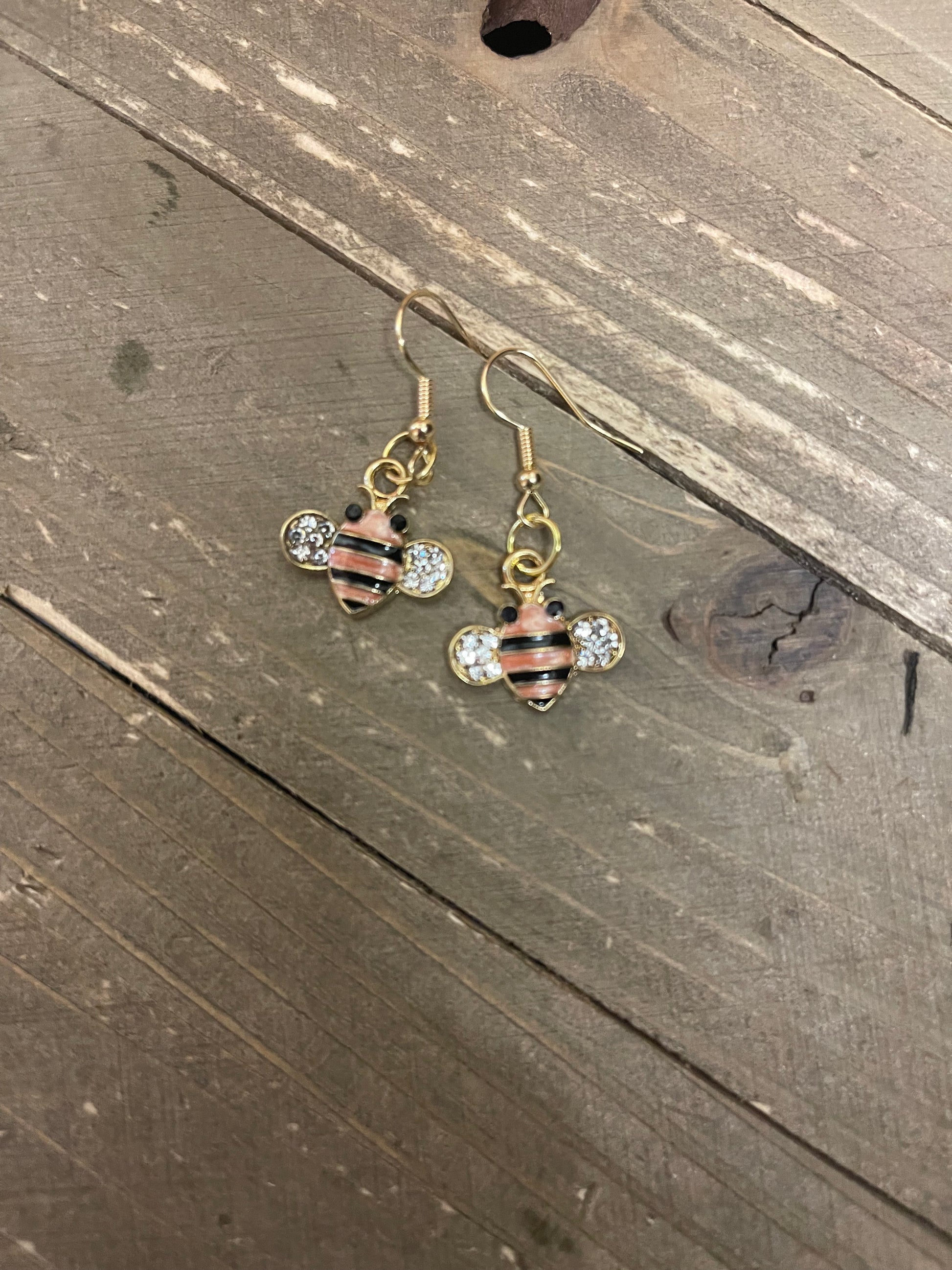 BUMBLE BEE charm wire earringsPink tiful of LOVE