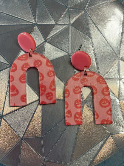 🎃 Pink Jack-O’-Lantern Arch Acrylic Earrings