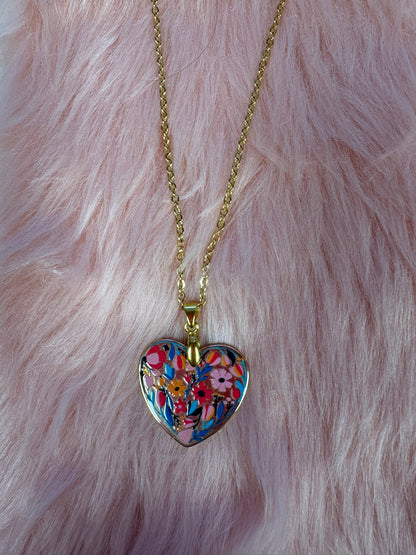 🌸 Floral Heart Pendant Necklace – Gold Chain