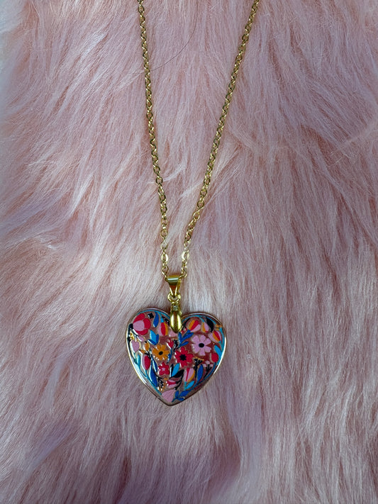 🌸 Floral Heart Pendant Necklace – Gold Chain