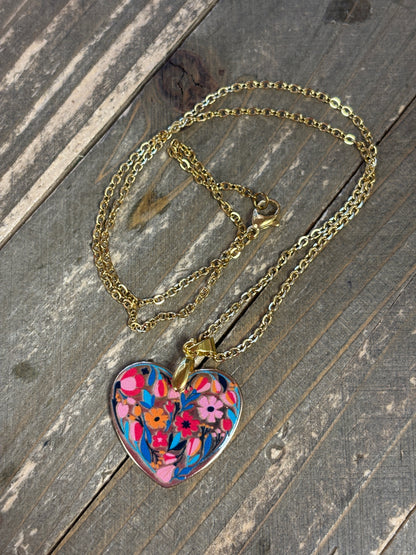 🌸 Floral Heart Pendant Necklace – Gold Chain