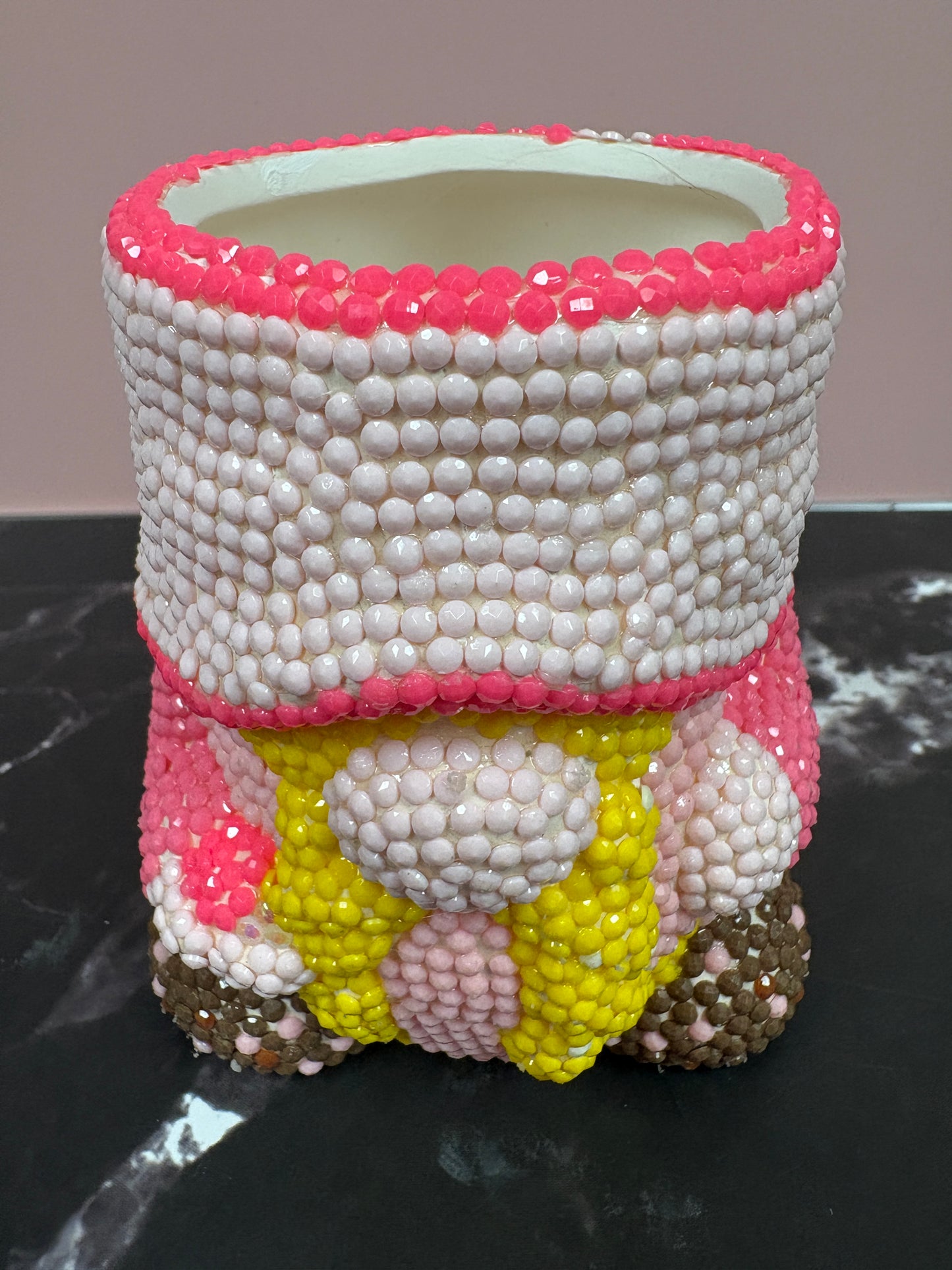 🌸 Diamond Art Gnome Planter – Pink & White Sparkle Pot