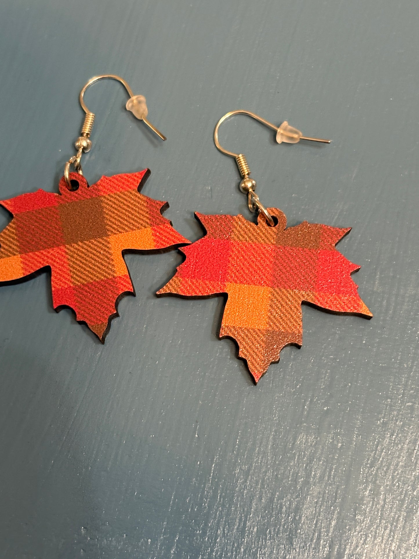 Plaid Autumn Maple Leaf Earrings – Cozy Fall Acrylic Dangle Jewelry