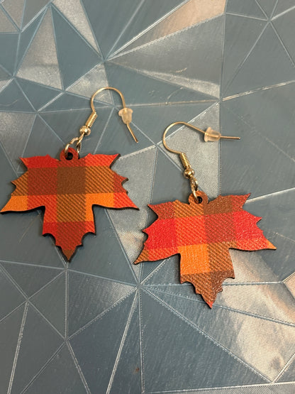 Plaid Autumn Maple Leaf Earrings – Cozy Fall Acrylic Dangle Jewelry