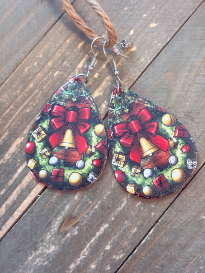 Hand-Painted Christmas Wreath Teardrop Earrings – Festive Leather Dangles