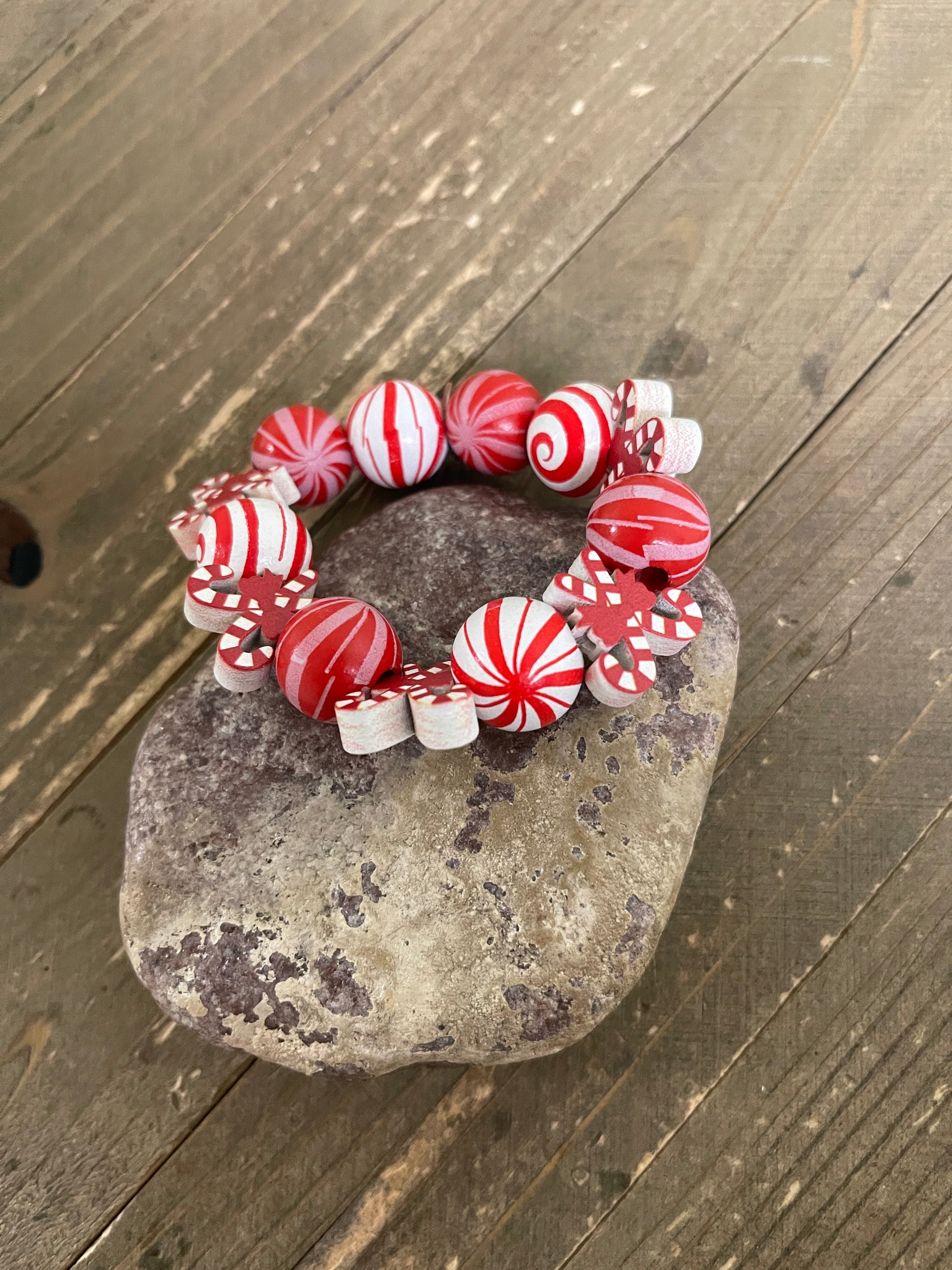 Christmas Bracelet-Candy Cane and Round Wooden Beaded Elastic/Stretch BraceletPink tiful of LOVE