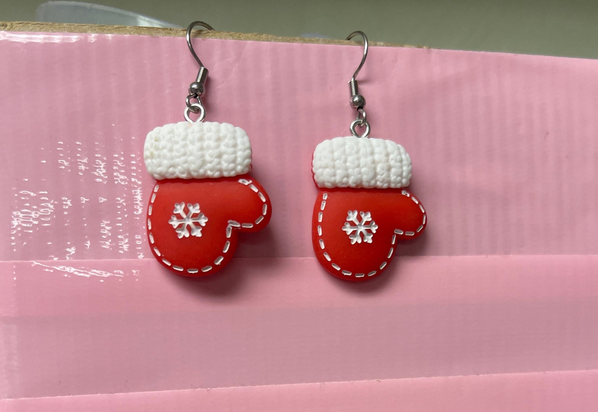 Christmas Mittens Wire EarringsPink tiful of LOVE