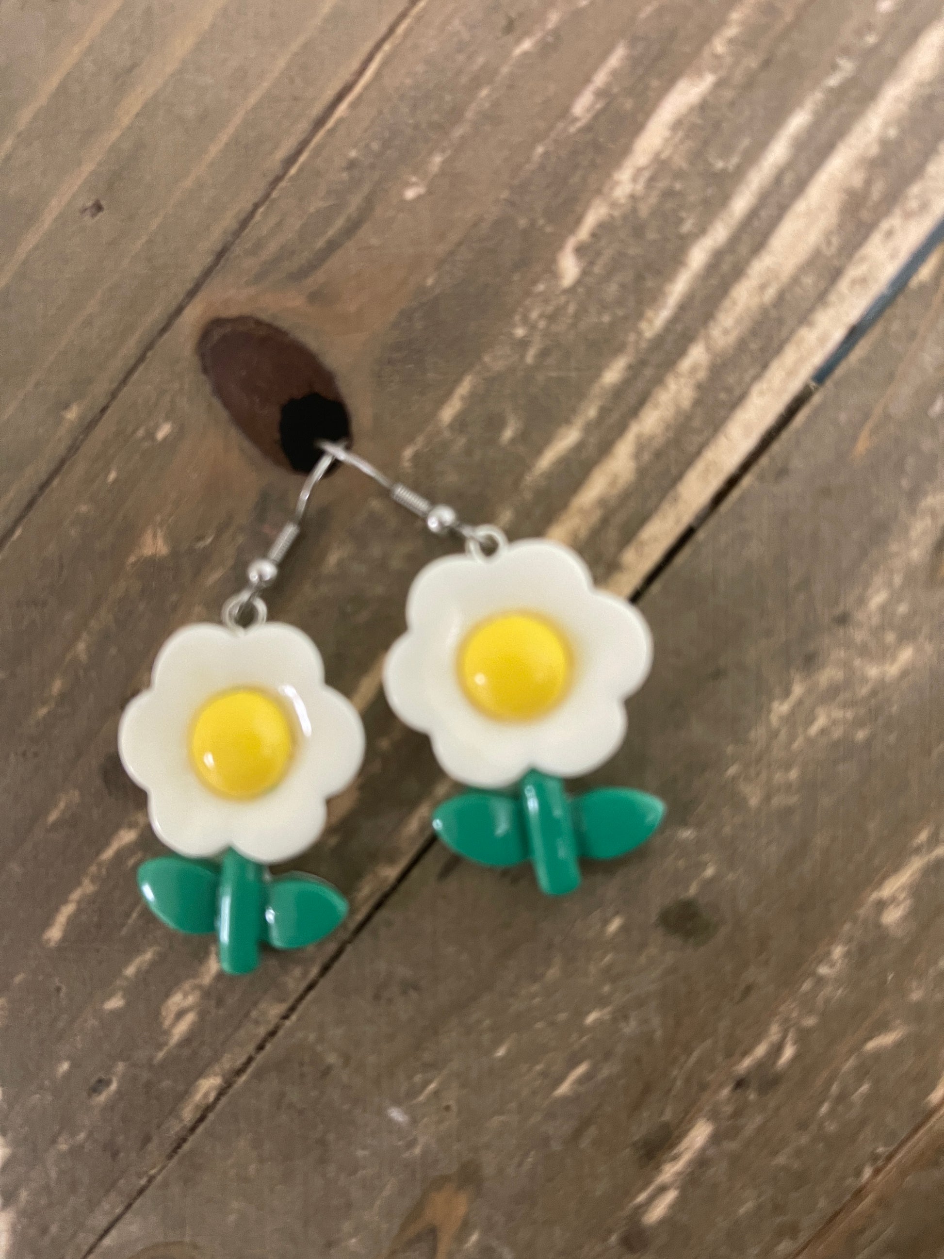 Daisy Wire Earrings; white petals, yellow center and green stemPink tiful of LOVE