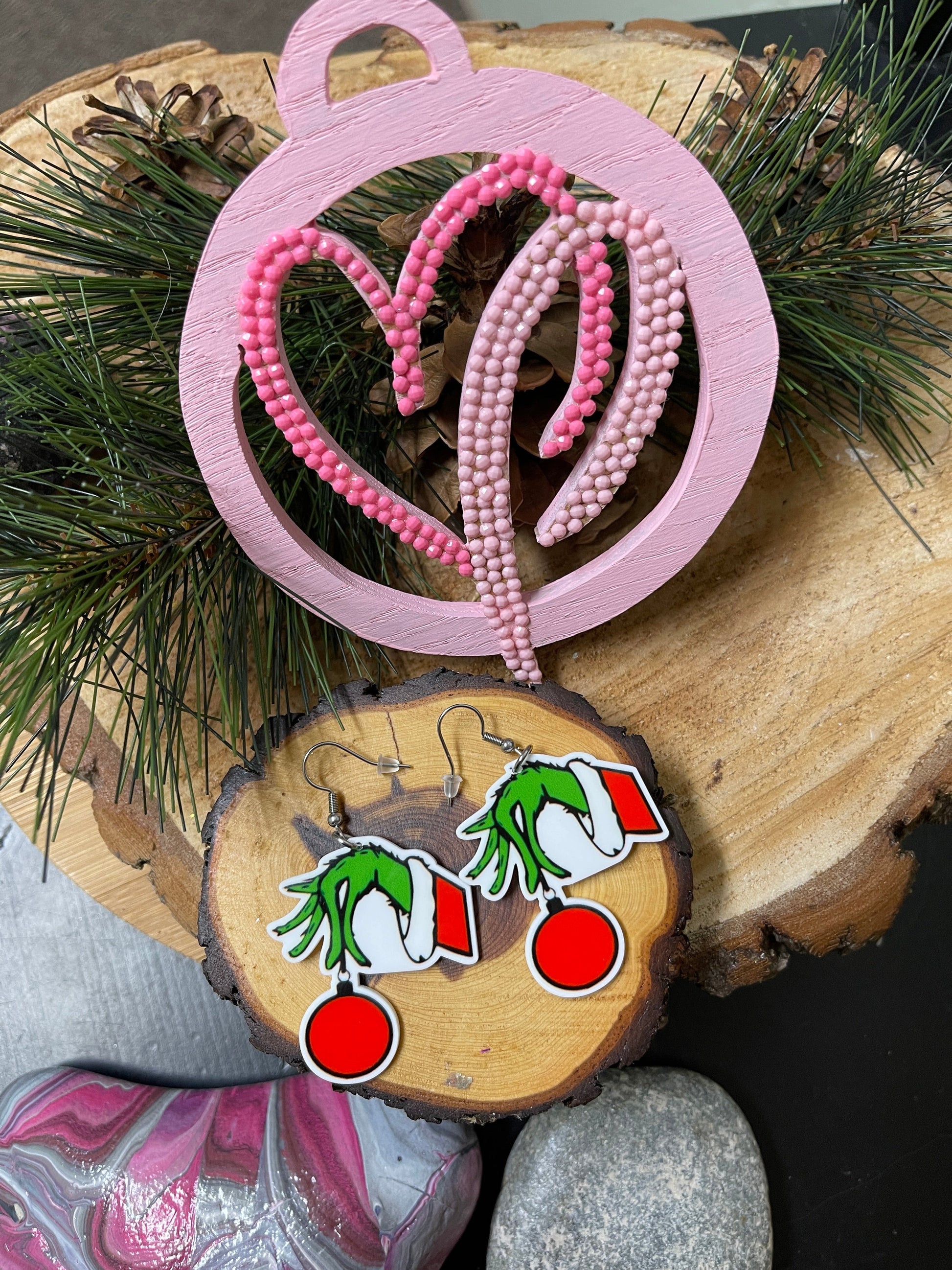 Grinch Stealing Christmas Wire EarringsPink tiful of LOVE
