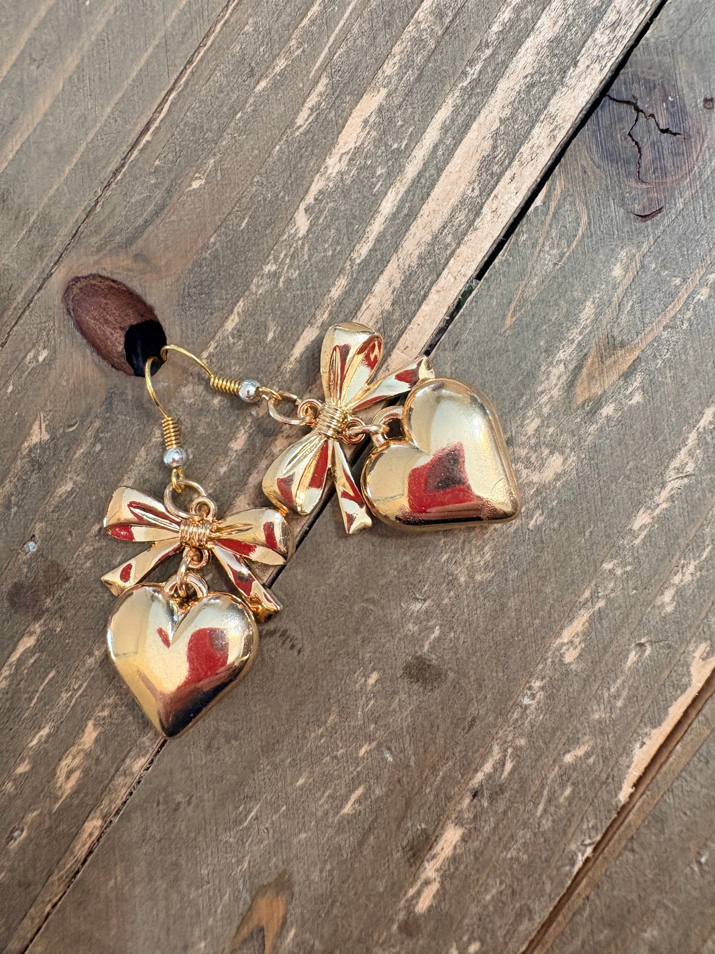 Bow & Heart Charm Wire Earrings – Elegant Gold Dangle Earrings