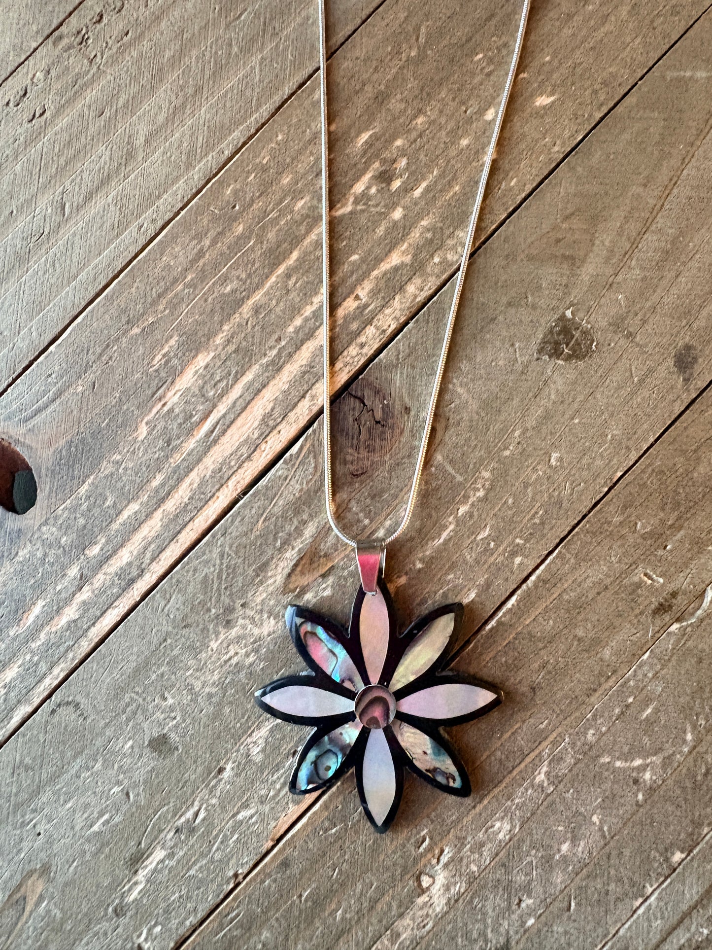 Flower Shell Pendant Necklace on Silver Snake Chain – Iridescent Mother of Pearl Floral Jewelry