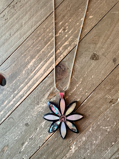 Flower Shell Pendant Necklace on Silver Snake Chain – Iridescent Mother of Pearl Floral Jewelry