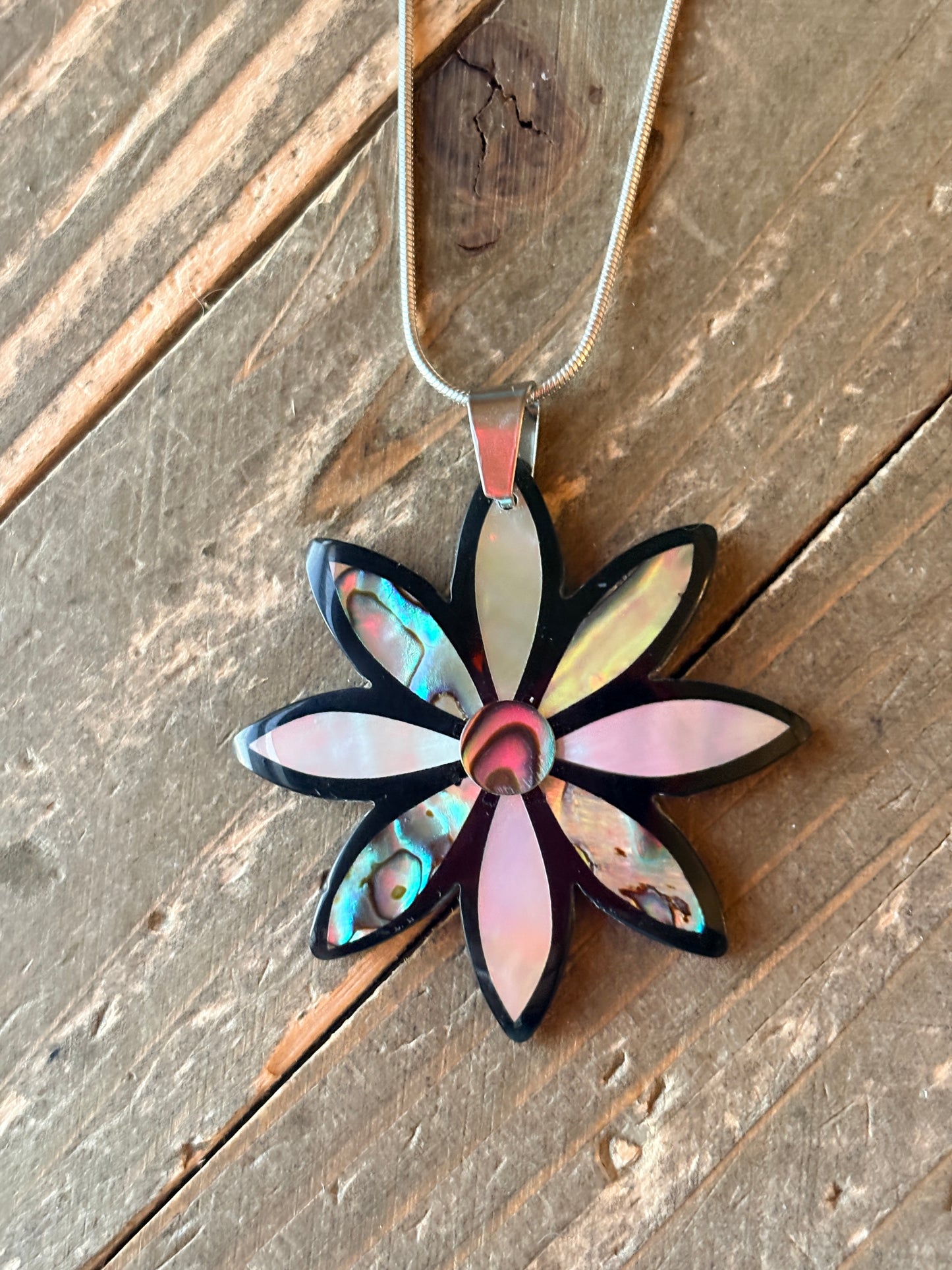 Flower Shell Pendant Necklace on Silver Snake Chain – Iridescent Mother of Pearl Floral Jewelry