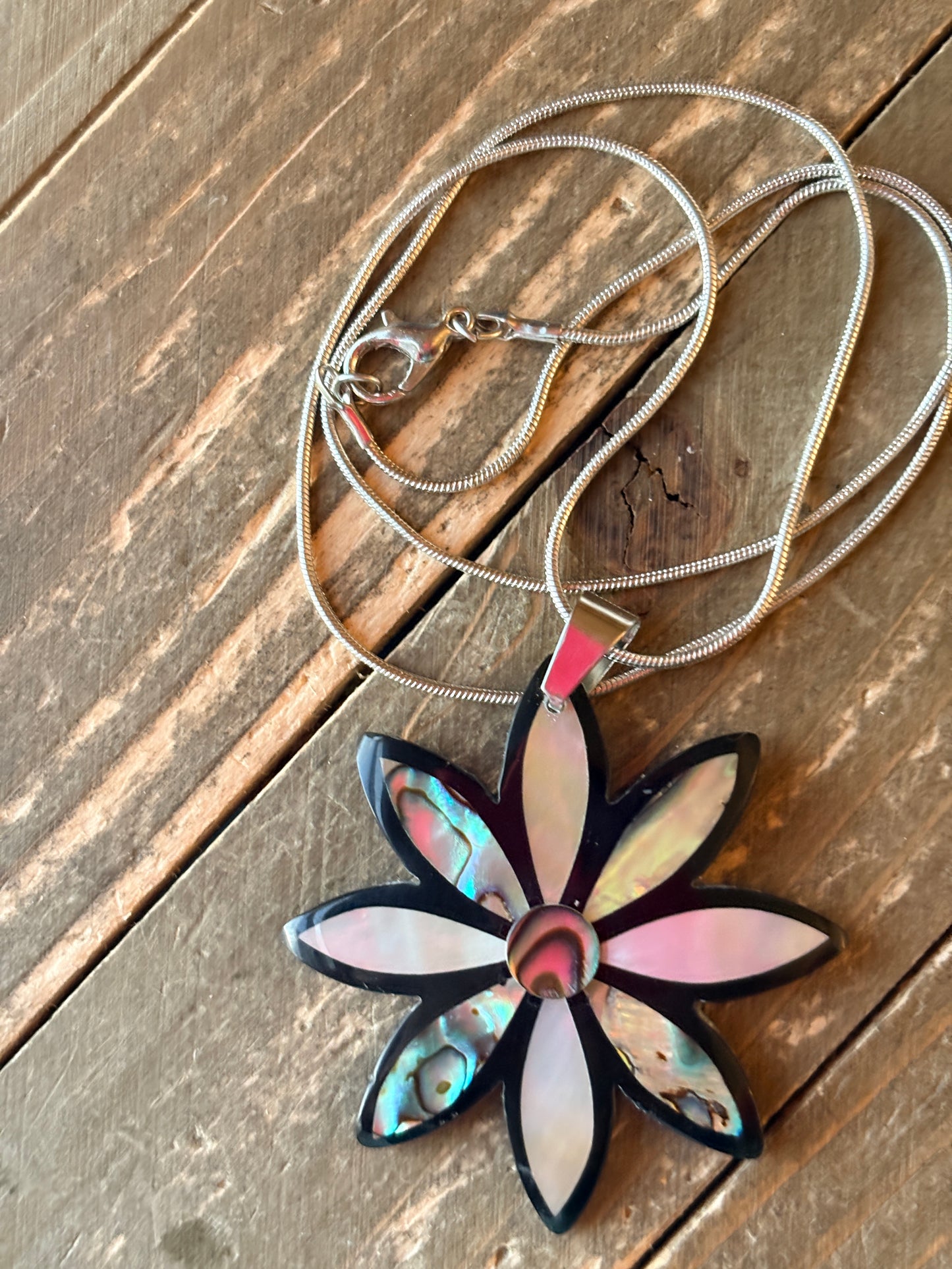 Flower Shell Pendant Necklace on Silver Snake Chain – Iridescent Mother of Pearl Floral Jewelry