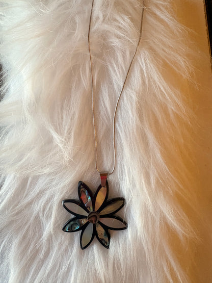 Flower Shell Pendant Necklace on Silver Snake Chain – Iridescent Mother of Pearl Floral Jewelry