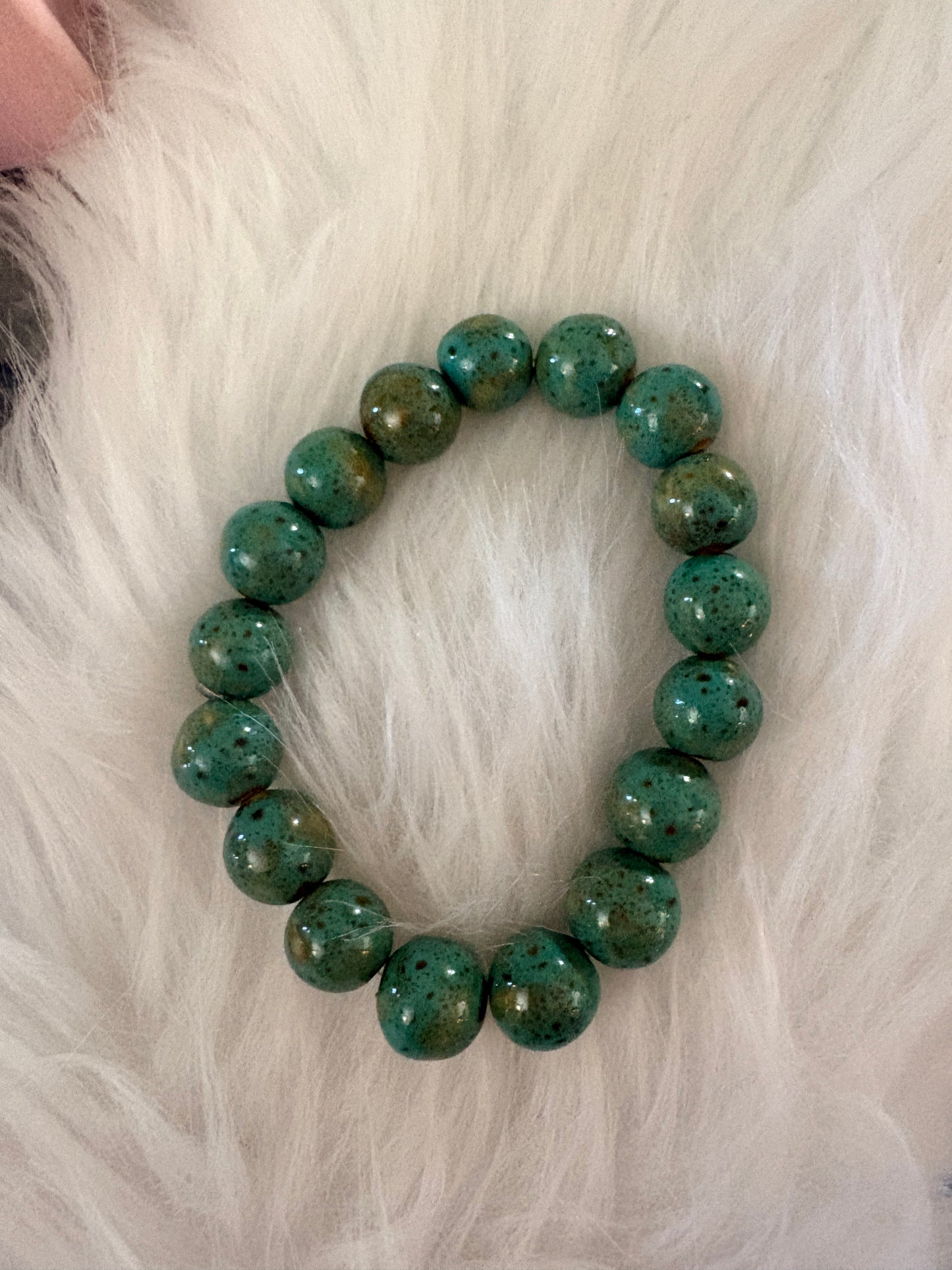 Green Ceramic Beaded Bracelet – Speckled Round Bead