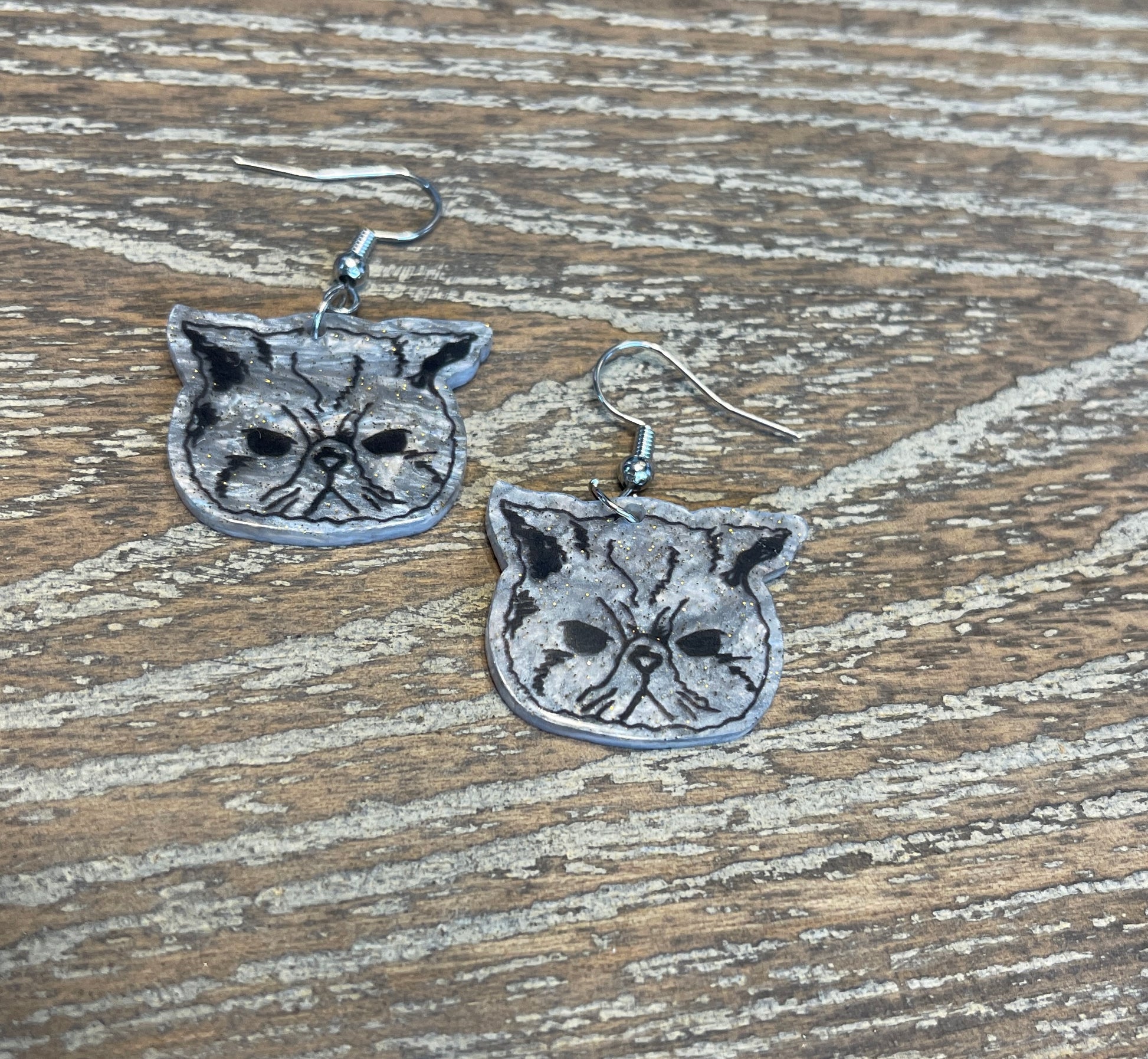 Black &amp; Gray Acrylic Cat Face Charm Wire EarringsPink tiful of LOVE