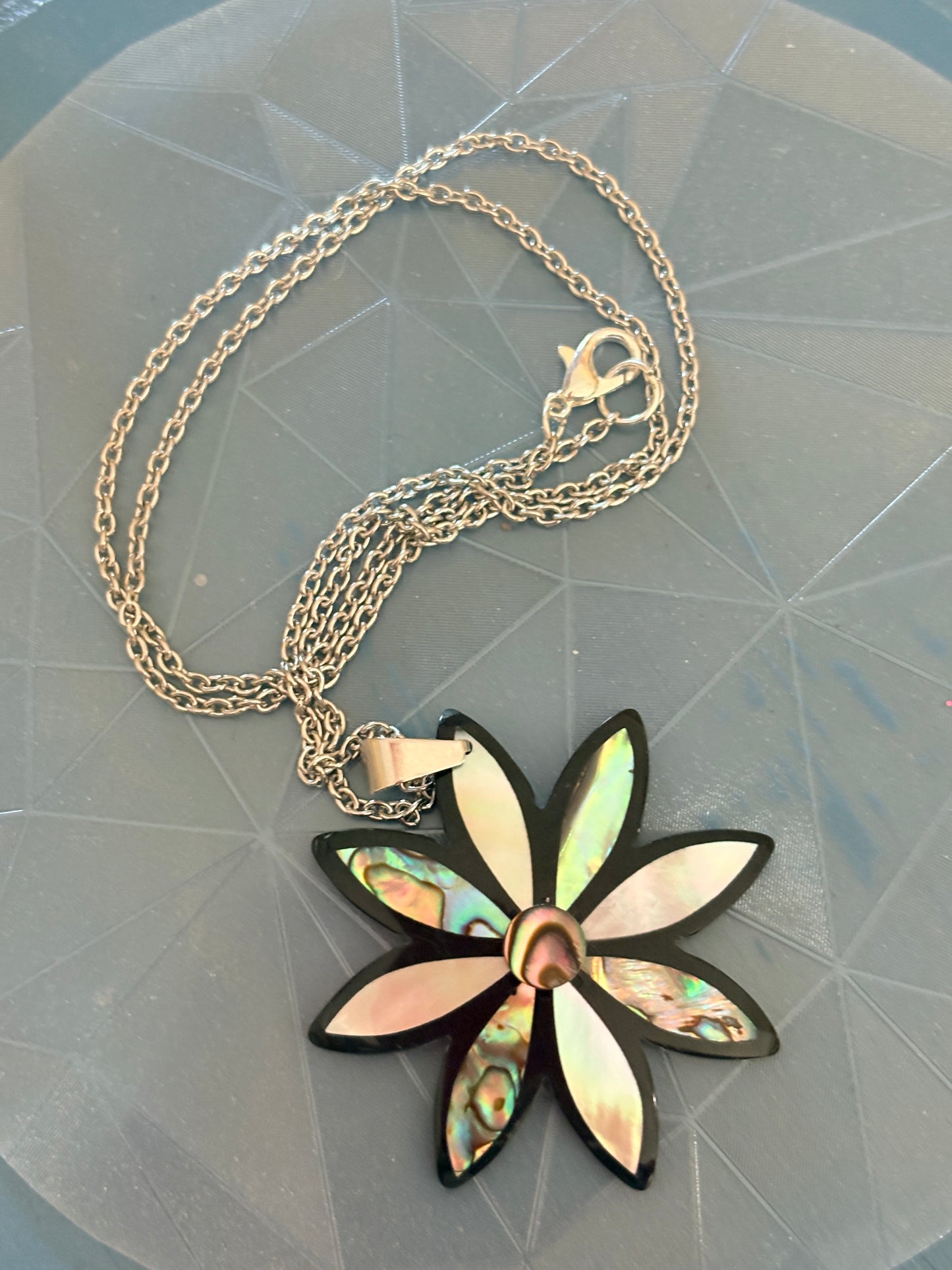 Floral Shell Inlay Pendant Necklace