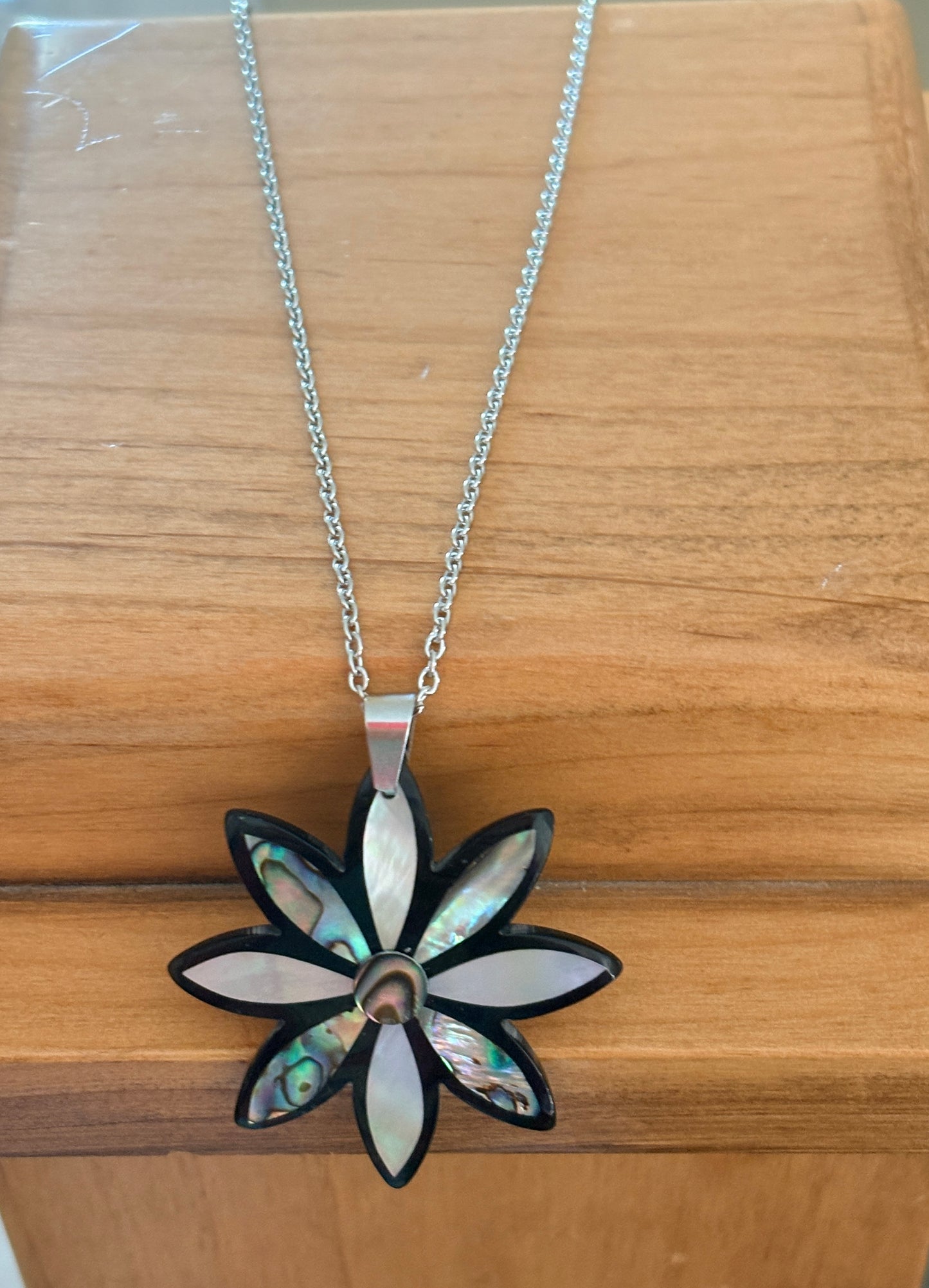 Floral Shell Inlay Pendant Necklace