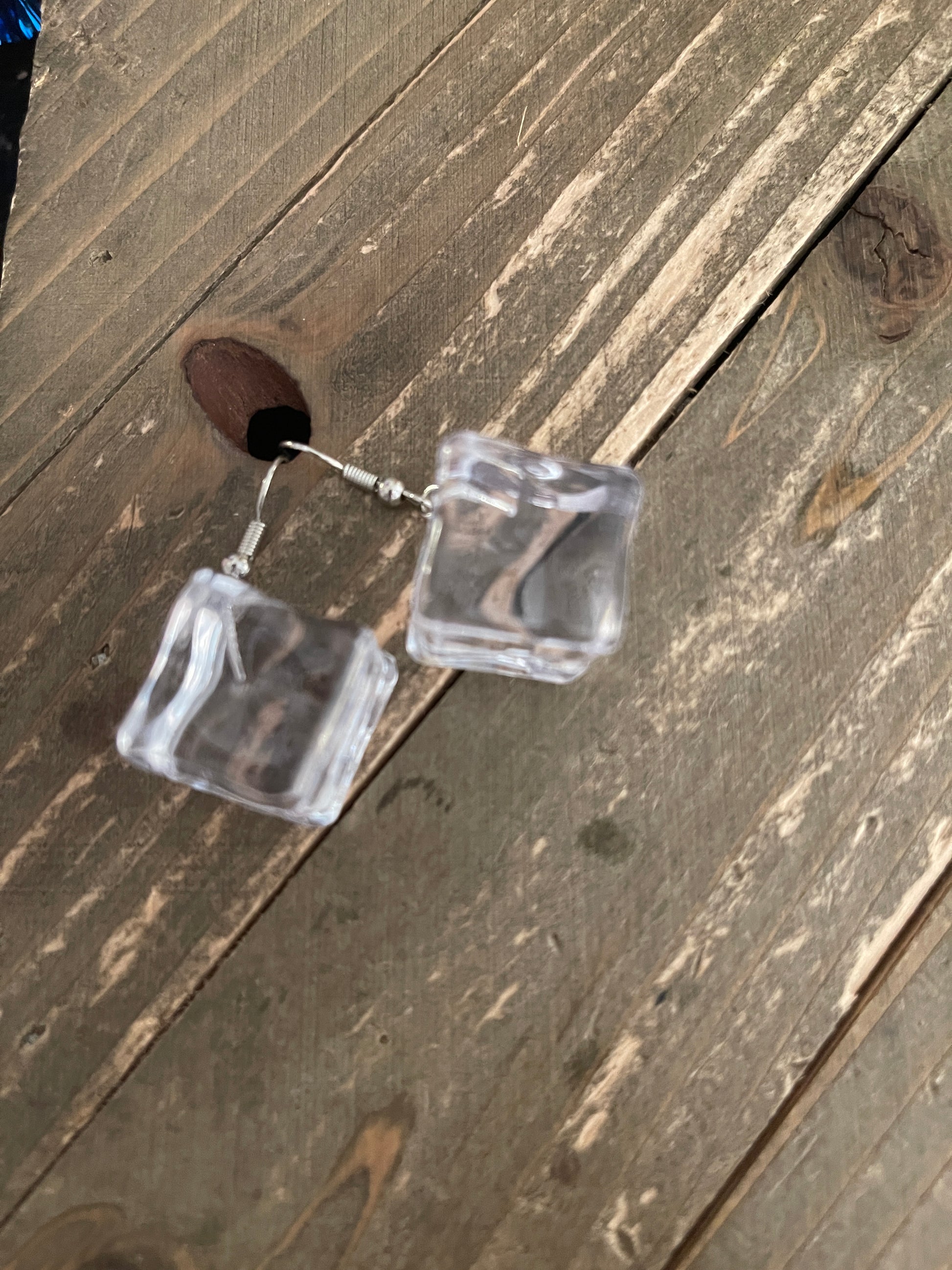 Ice Cube Wire EarringsPink tiful of LOVE