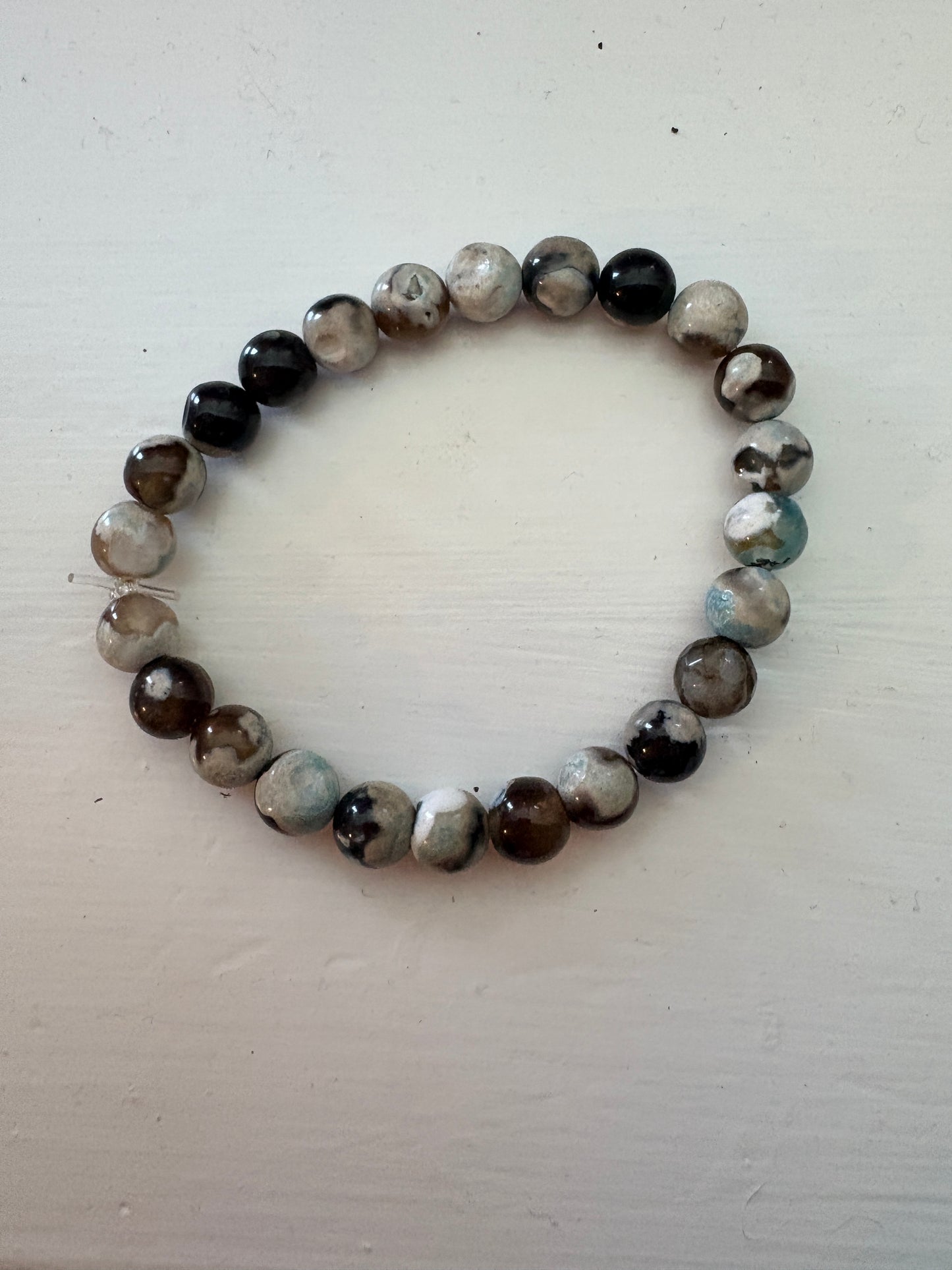 Green Medley Dyed Agate Round Beaded Stretch Bracelet — 8mm Glossy Beads, 7"