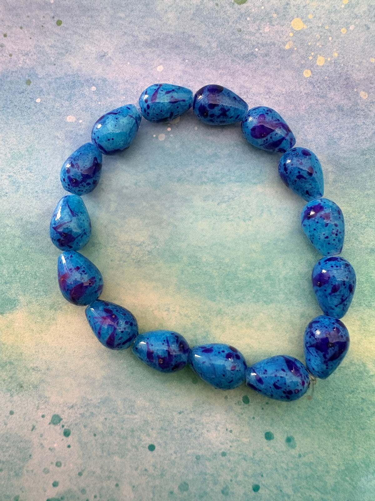 Blue & Purple Splatter Glass Teardrop Beaded Stretch Bracelet — 7"
