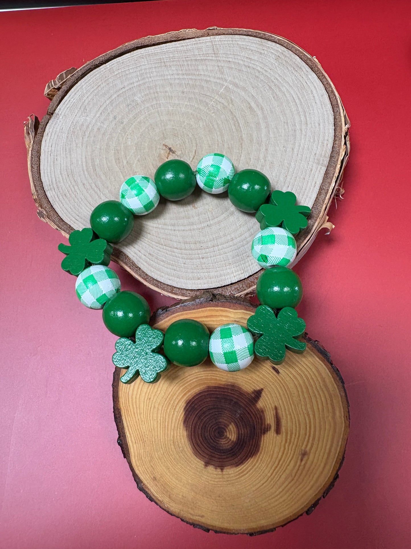 St. Patrick's Day Wooden Round green, checkered and shamrock Beaded Bracelet