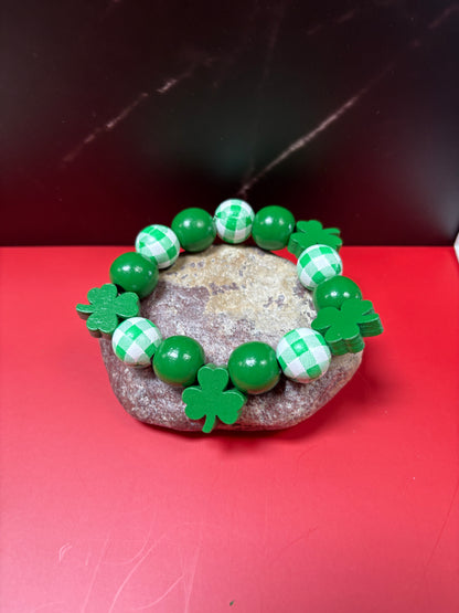 St. Patrick's Day Wooden Round green, checkered and shamrock Beaded Bracelet