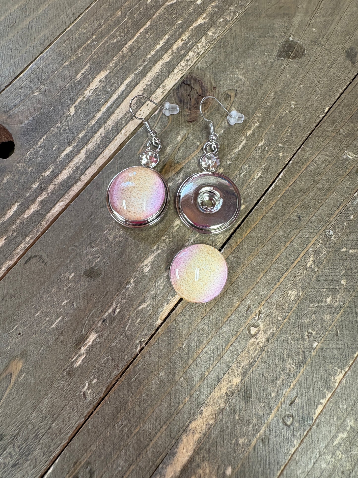 Interchangeable (SNAP) Earrings and 2 matching Sand pattern Snaps