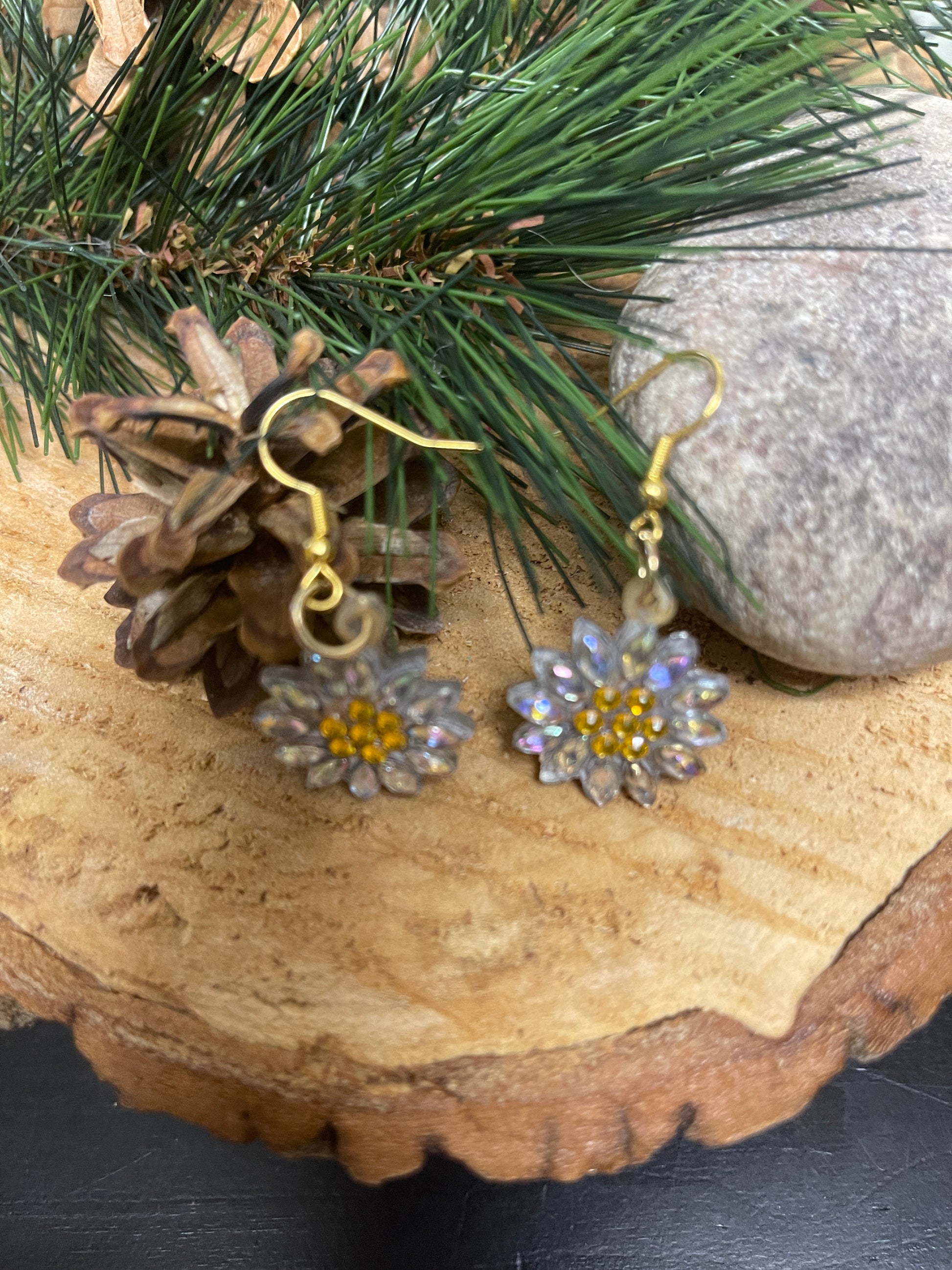 Flower; floral designs &amp; a touch of sparkle; Diamond Painting Wire EarringsPink tiful of LOVE
