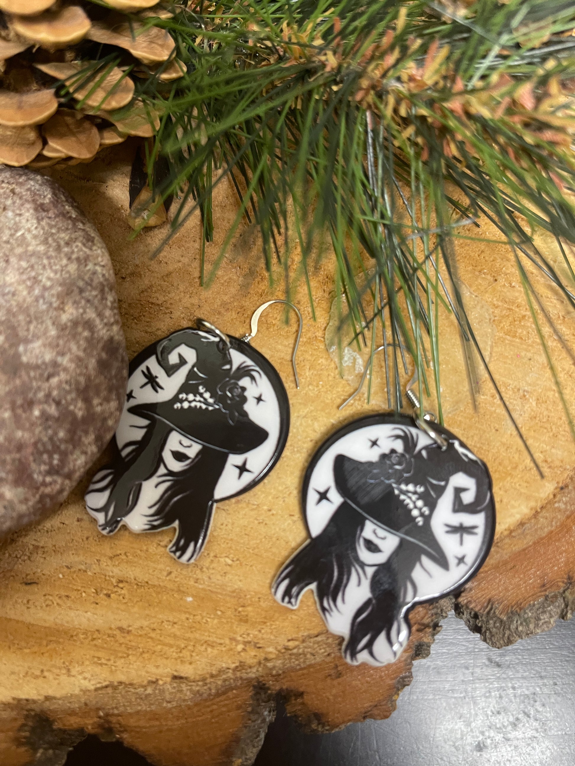 Hecate with Witch Hat Charm Wire EarringPink tiful of LOVE