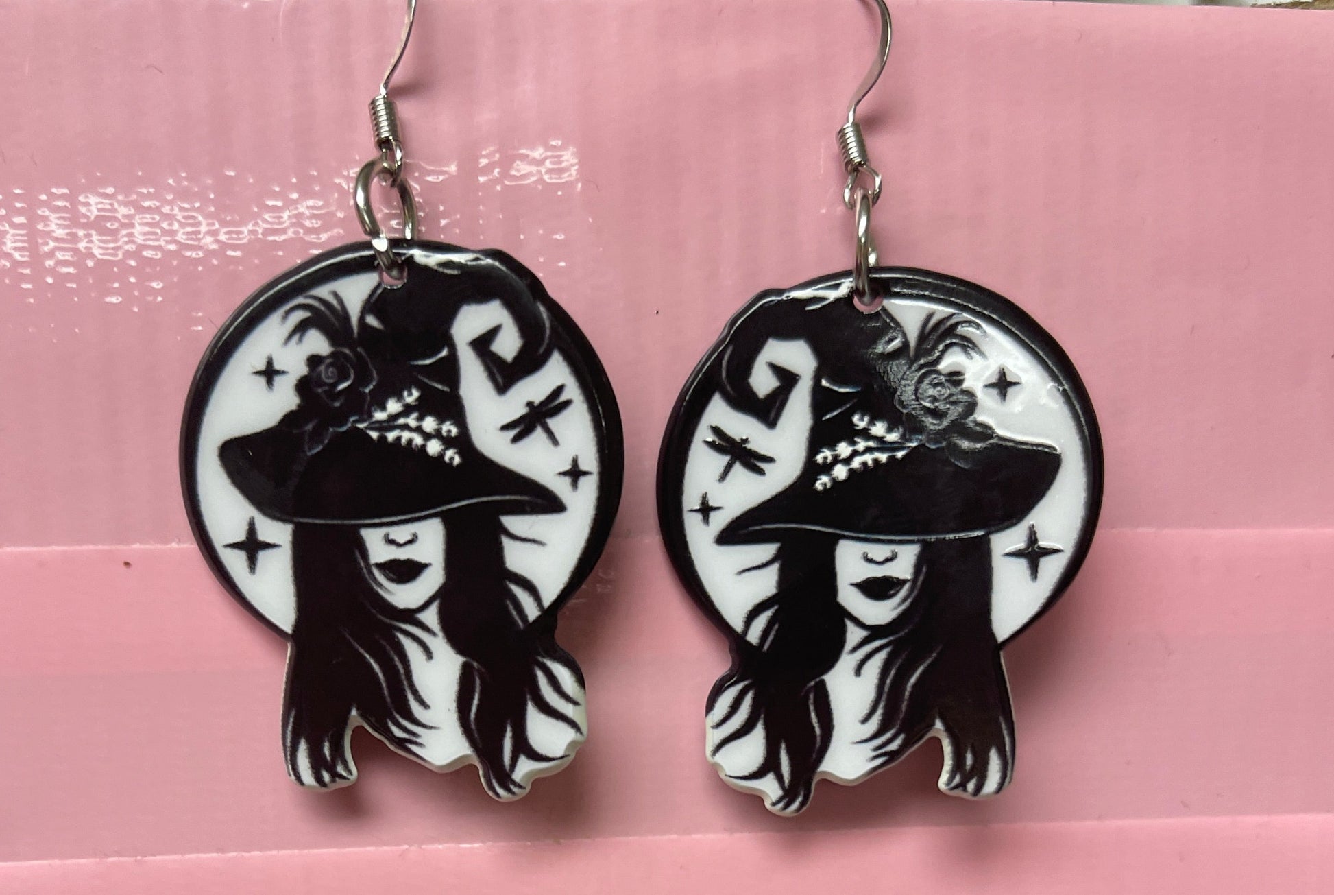 Hecate with Witch Hat Charm Wire EarringPink tiful of LOVE