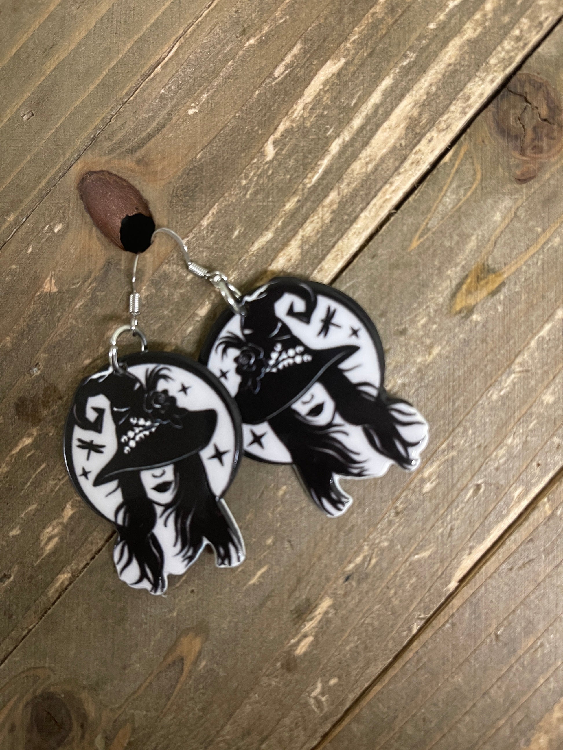 Hecate with Witch Hat Charm Wire EarringPink tiful of LOVE