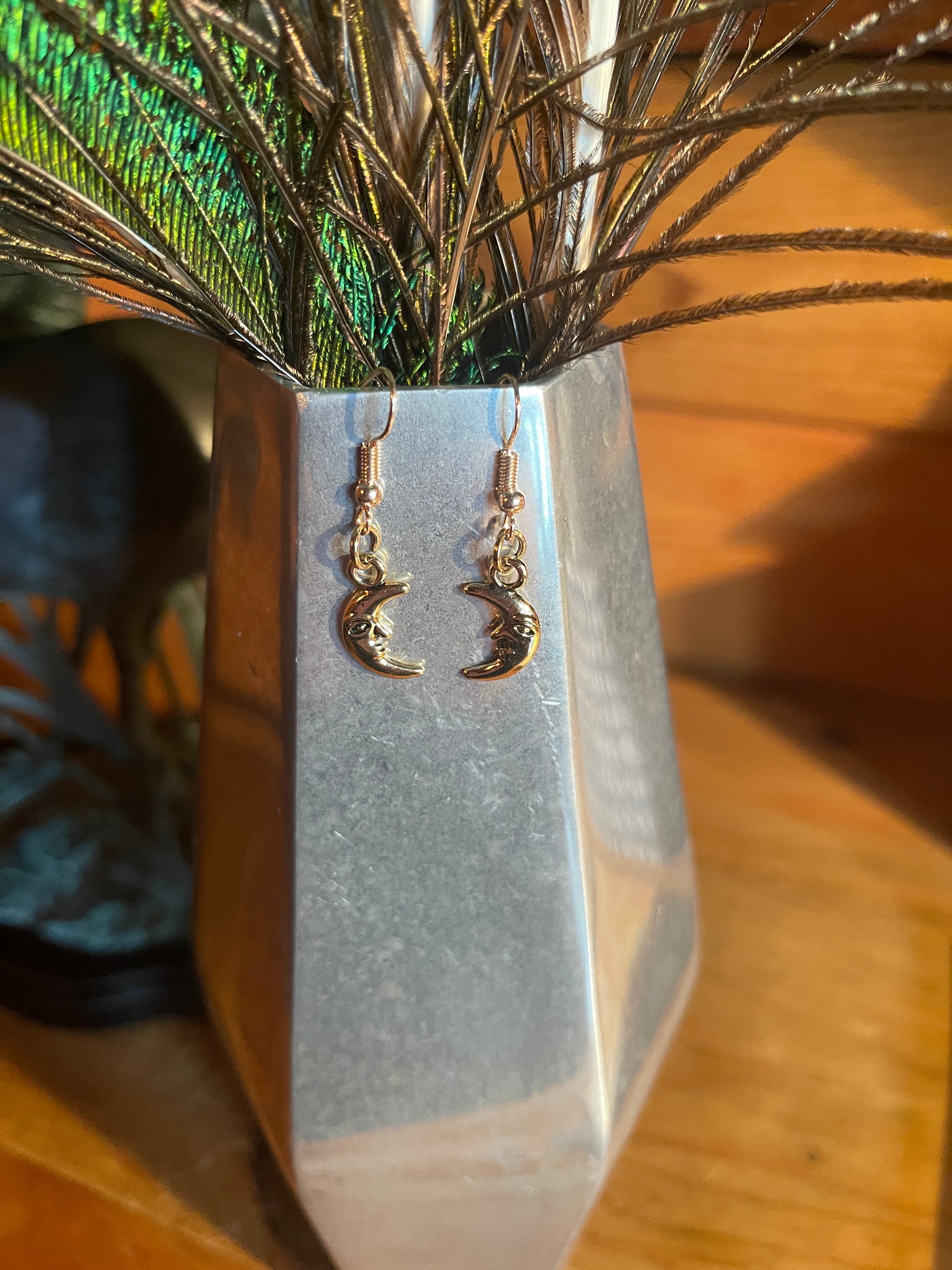Moon charm Wire EarringPink tiful of LOVE