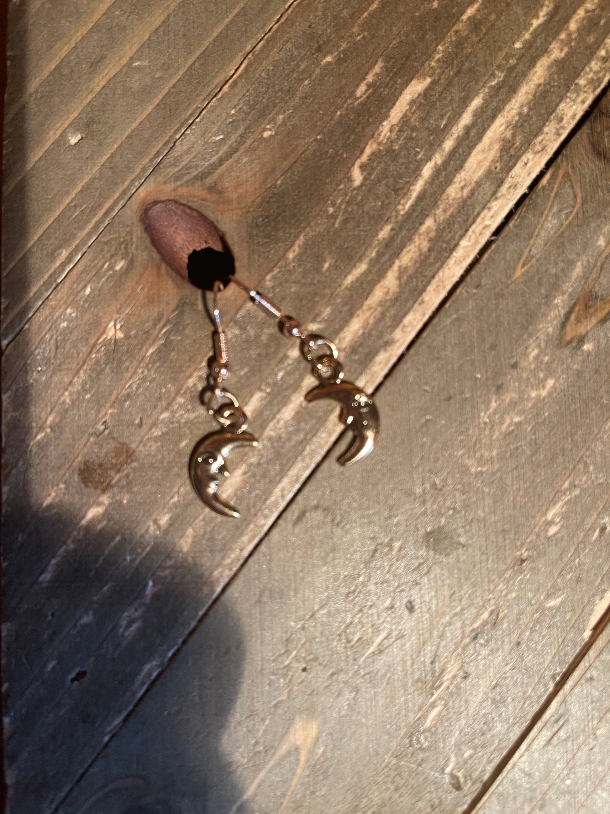 Moon charm Wire EarringPink tiful of LOVE