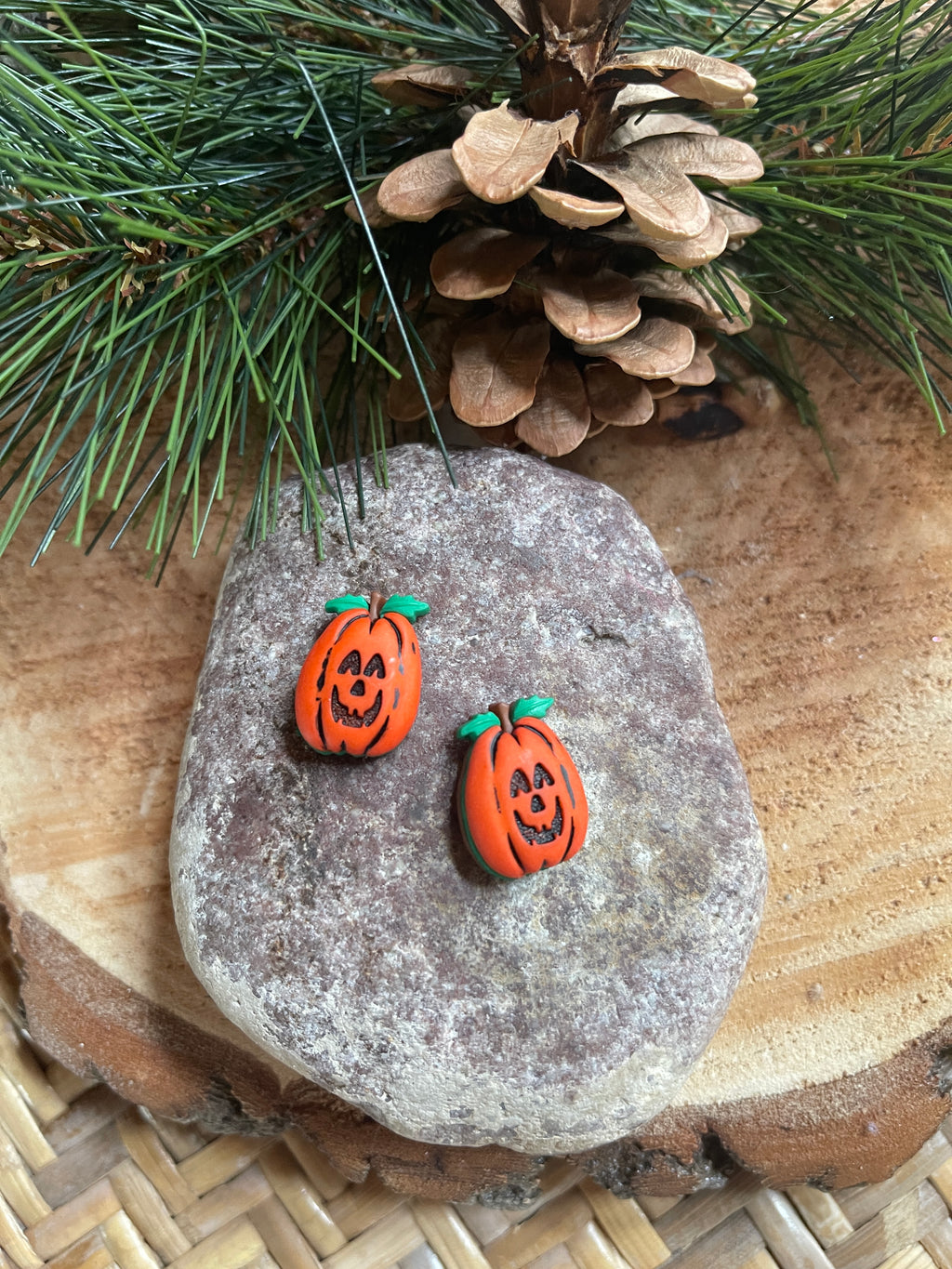 Pumpkin stud earrings