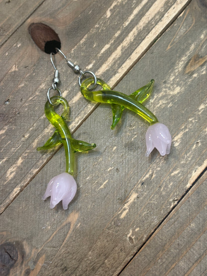 🌷✨ Pastel Pink Tulip Handblown Glass Wire Earrings ✨🌷