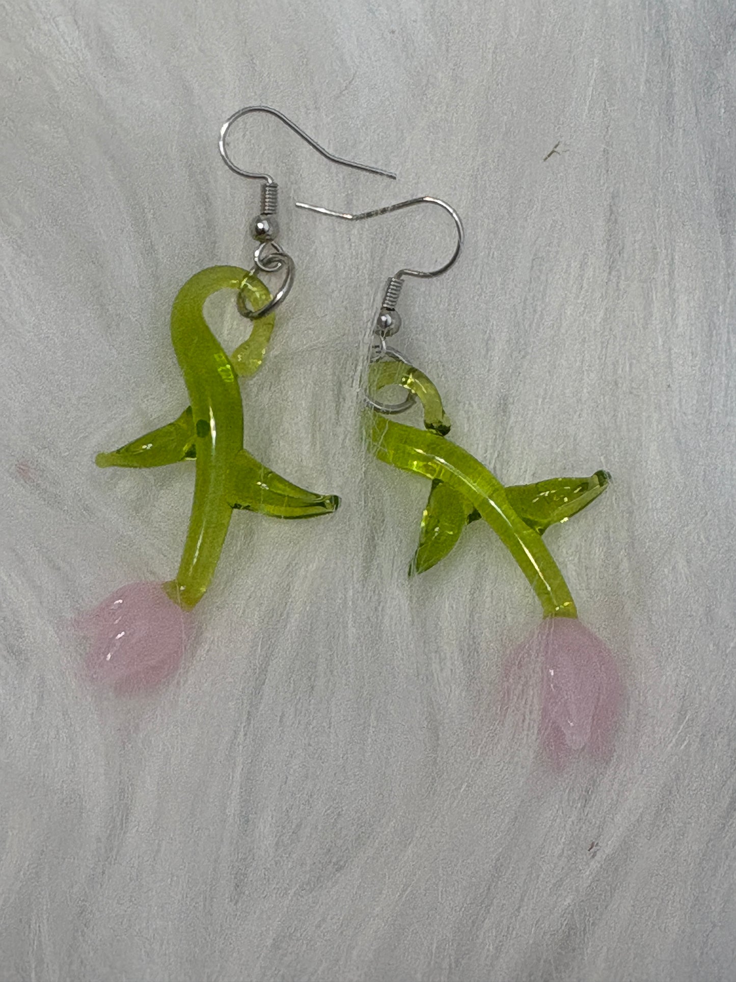 🌷✨ Pastel Pink Tulip Handblown Glass Wire Earrings ✨🌷