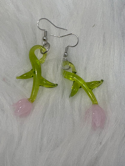 🌷✨ Pastel Pink Tulip Handblown Glass Wire Earrings ✨🌷