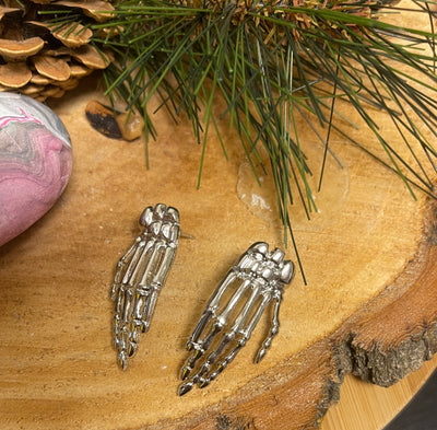Halloween Skeleton Hands stud earrings