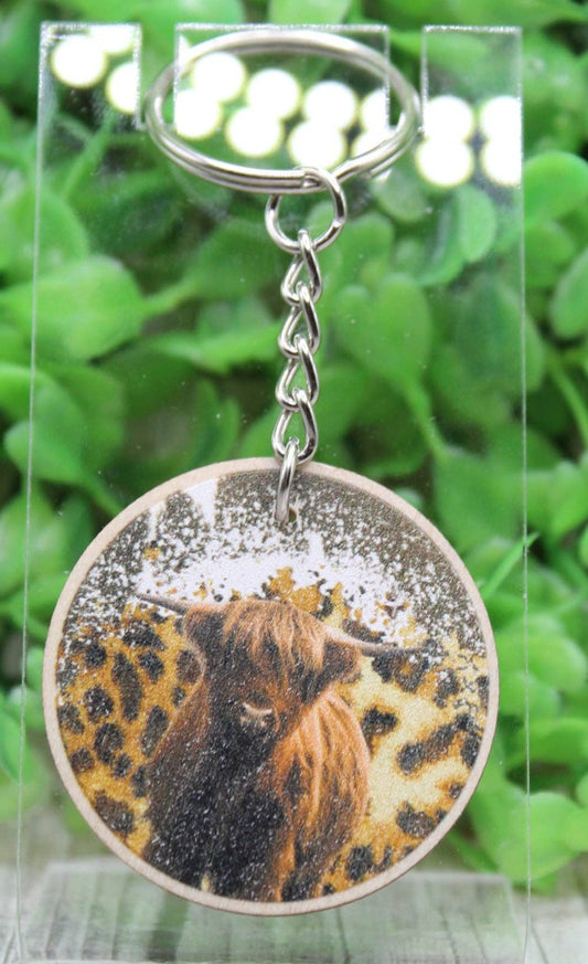 🐮✨ Highland Cow on Leopard & Black Glitter Wooden Keychain