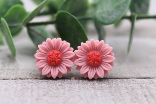 🌸 Pink Daisy Stud Earrings – Handmade Floral Jewelry