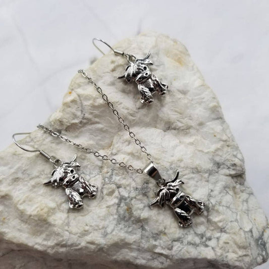 Highland Cow Jewelry Set – Charming Silver-Tone Necklace & Earrings