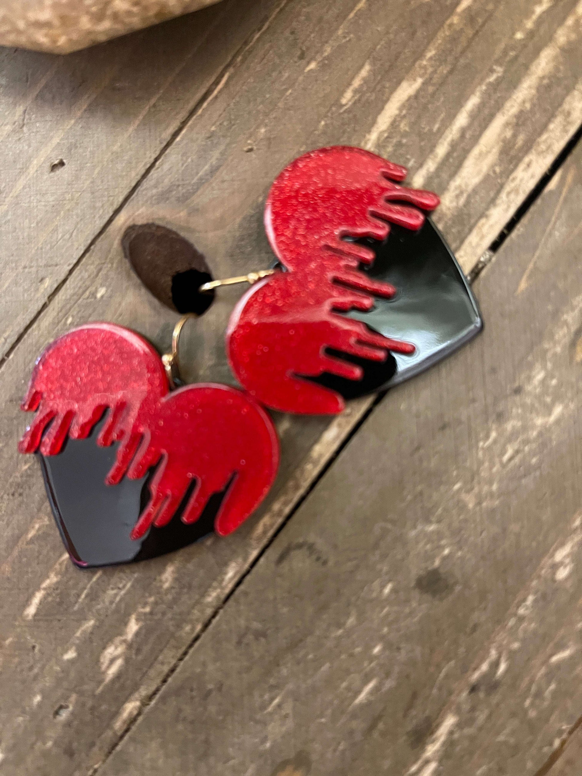 Bleeding Heart Dangle EarringsPink tiful of LOVE