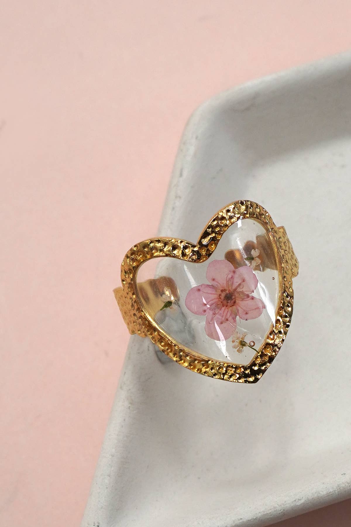 JOSSLYN by wall to wall - 18K STAINLESS STEEL TARNISH FREE FLORAL RINGS | 40R104: OVAL PINK