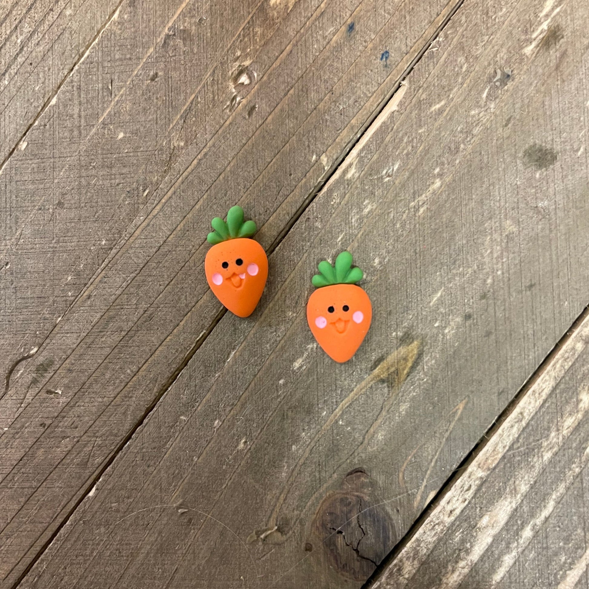 Smiling Carrots Stud EarringsPink tiful of LOVE