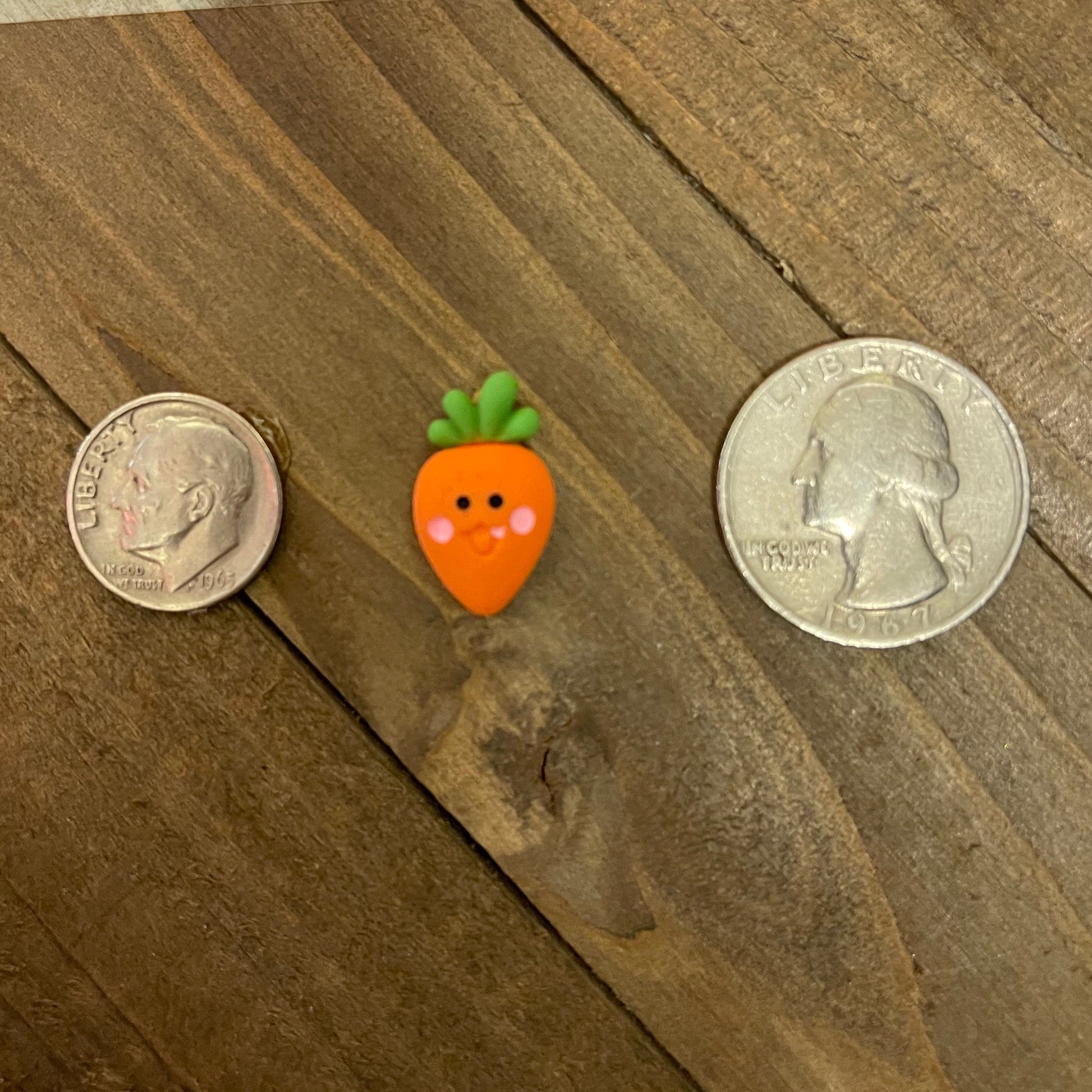 Smiling Carrots Stud EarringsPink tiful of LOVE
