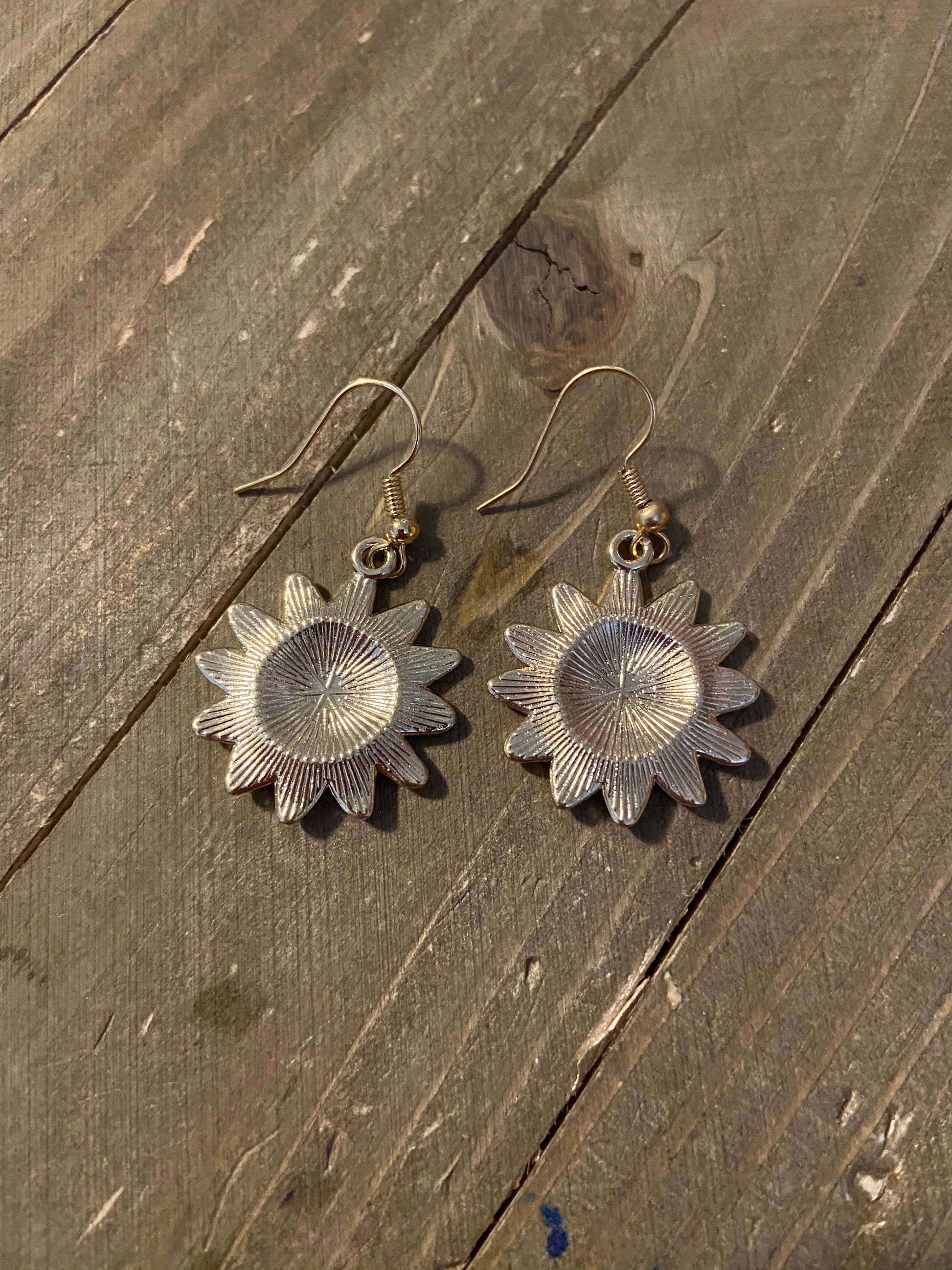 Sunflower Wire Earrings--A ray of SunshinePink tiful of LOVE