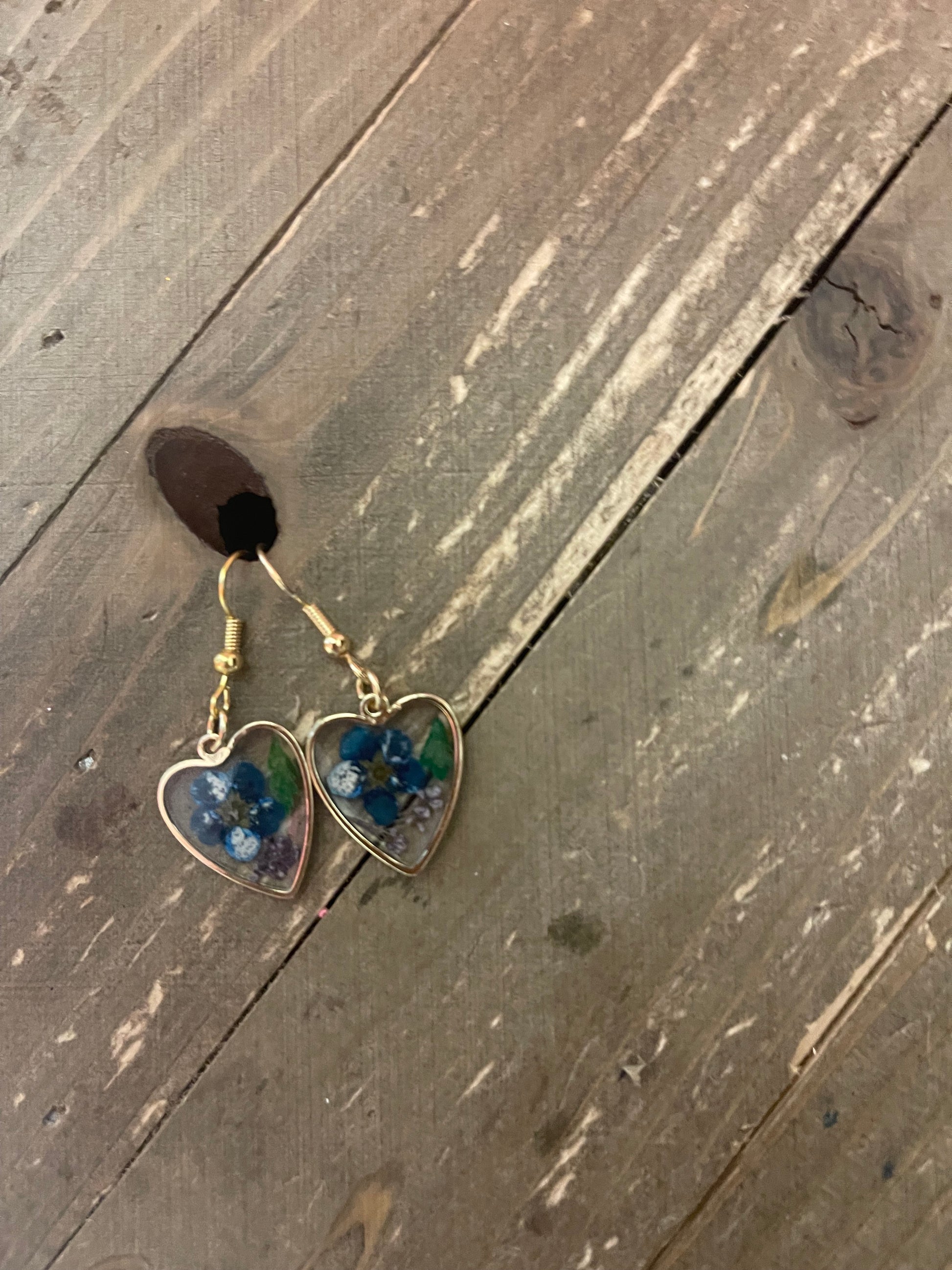 Dried Flower Heart Bezel wire earringsPink tiful of LOVE